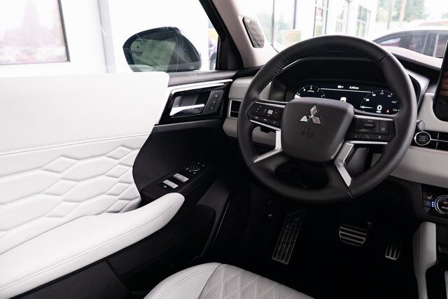 2025 Mitsubishi Outlander Platinum Edition Milwaukie OR