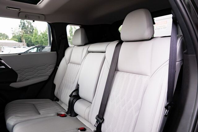 2025 Mitsubishi Outlander Platinum Edition Milwaukie OR