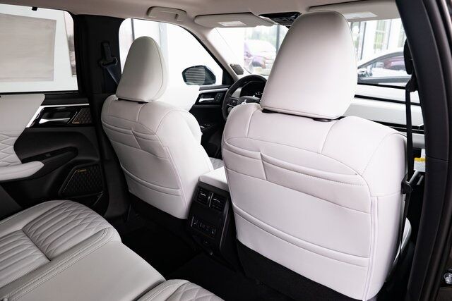 2025 Mitsubishi Outlander Platinum Edition Milwaukie OR