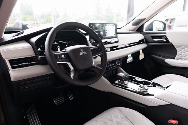 2025 Mitsubishi Outlander Platinum Edition Milwaukie OR