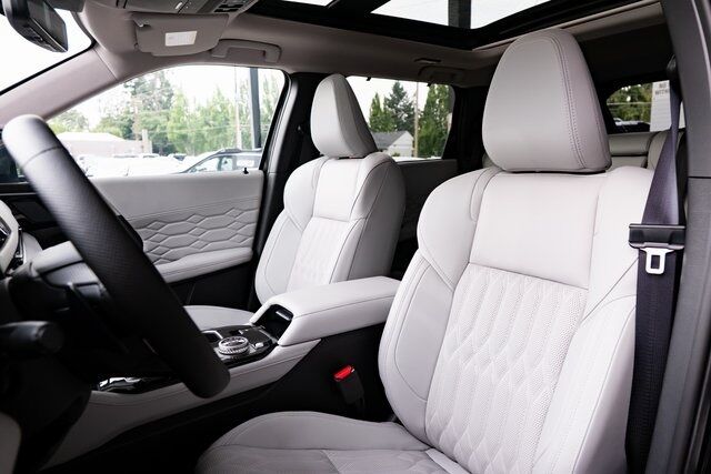 2025 Mitsubishi Outlander Platinum Edition Milwaukie OR