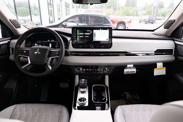 2025 Mitsubishi Outlander Platinum Edition Milwaukie OR