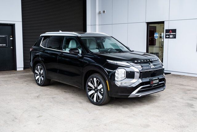 2025 Mitsubishi Outlander Platinum Edition Milwaukie OR