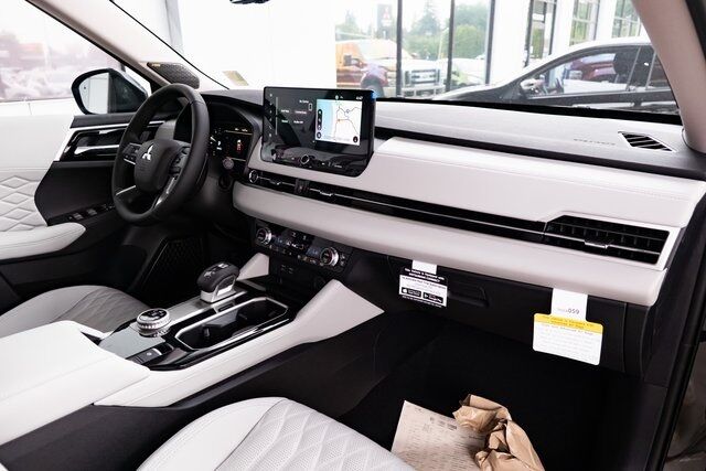 2025 Mitsubishi Outlander Platinum Edition Milwaukie OR