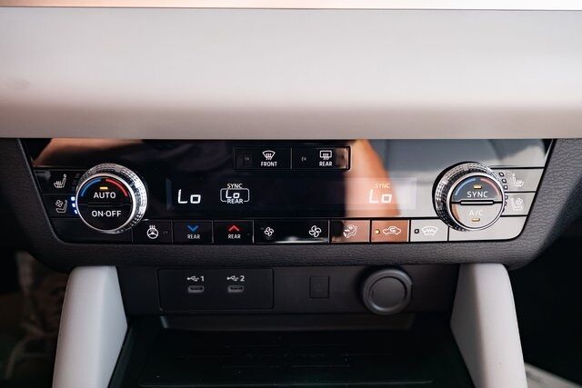 2025 Mitsubishi Outlander Platinum Edition Milwaukie OR