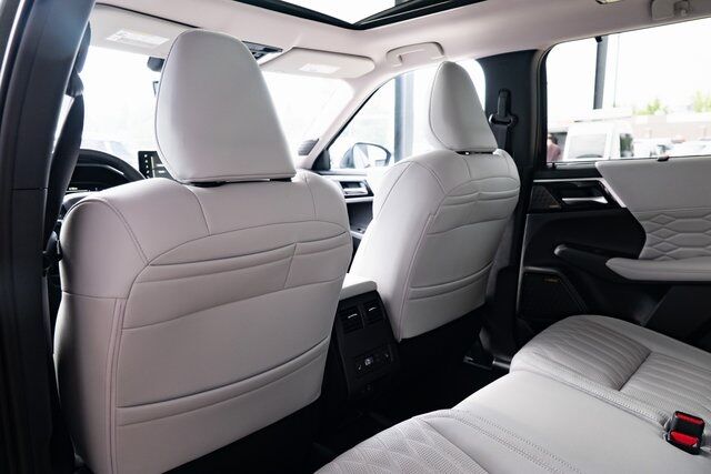 2025 Mitsubishi Outlander Platinum Edition Milwaukie OR