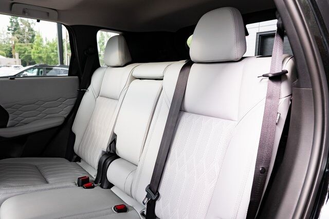 2025 Mitsubishi Outlander Platinum Edition Milwaukie OR