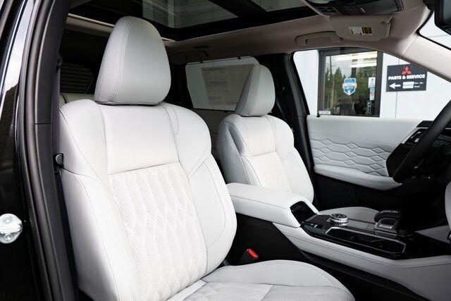 2025 Mitsubishi Outlander Platinum Edition Milwaukie OR