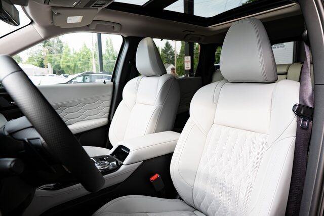 2025 Mitsubishi Outlander Platinum Edition Milwaukie OR