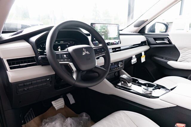 2025 Mitsubishi Outlander Platinum Edition Milwaukie OR