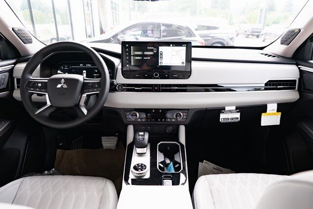 2025 Mitsubishi Outlander Platinum Edition Milwaukie OR