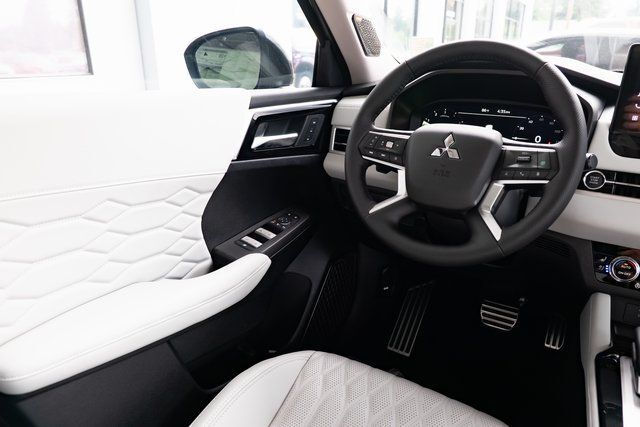 2025 Mitsubishi Outlander Platinum Edition Milwaukie OR