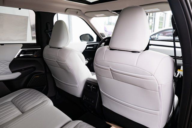 2025 Mitsubishi Outlander Platinum Edition Milwaukie OR