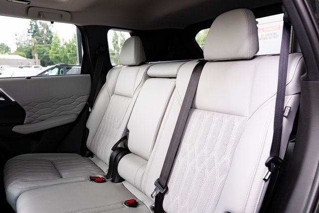 2025 Mitsubishi Outlander Platinum Edition Milwaukie OR