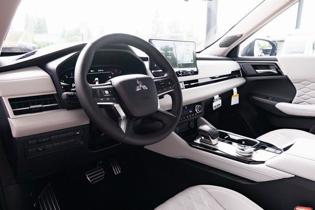 2025 Mitsubishi Outlander Platinum Edition Milwaukie OR