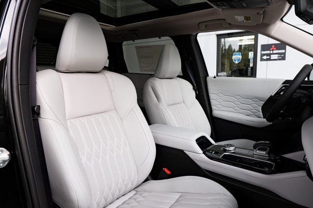 2025 Mitsubishi Outlander Platinum Edition Milwaukie OR