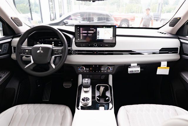 2025 Mitsubishi Outlander Platinum Edition Milwaukie OR