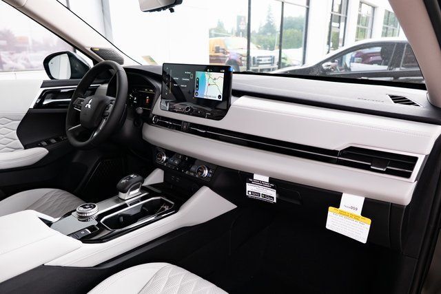 2025 Mitsubishi Outlander Platinum Edition Milwaukie OR