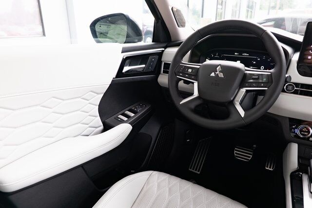 2025 Mitsubishi Outlander Platinum Edition Milwaukie OR