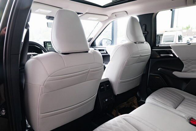 2025 Mitsubishi Outlander Platinum Edition Milwaukie OR