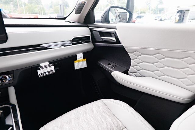 2025 Mitsubishi Outlander Platinum Edition Milwaukie OR