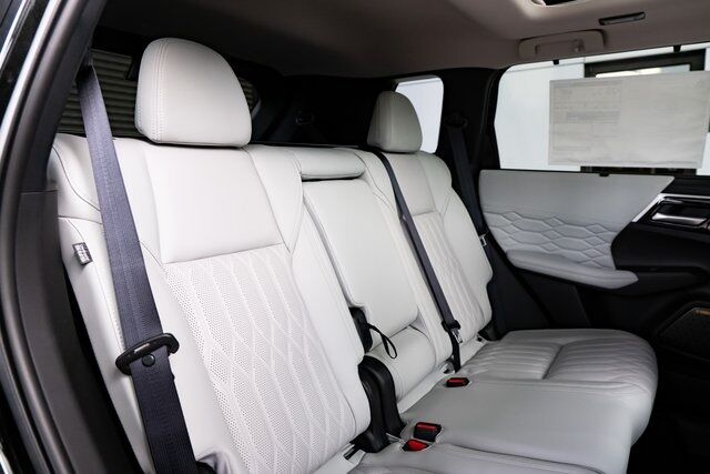 2025 Mitsubishi Outlander Platinum Edition Milwaukie OR