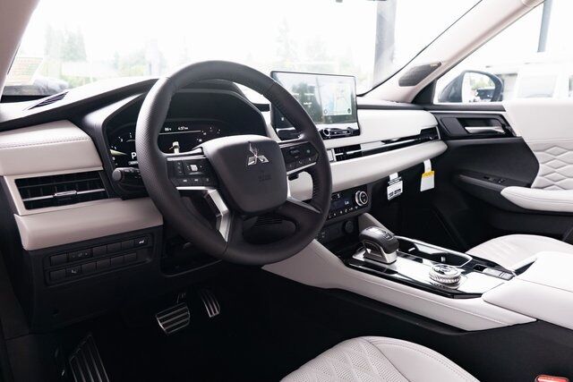 2025 Mitsubishi Outlander Platinum Edition Milwaukie OR