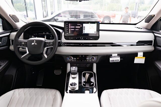 2025 Mitsubishi Outlander Platinum Edition Milwaukie OR