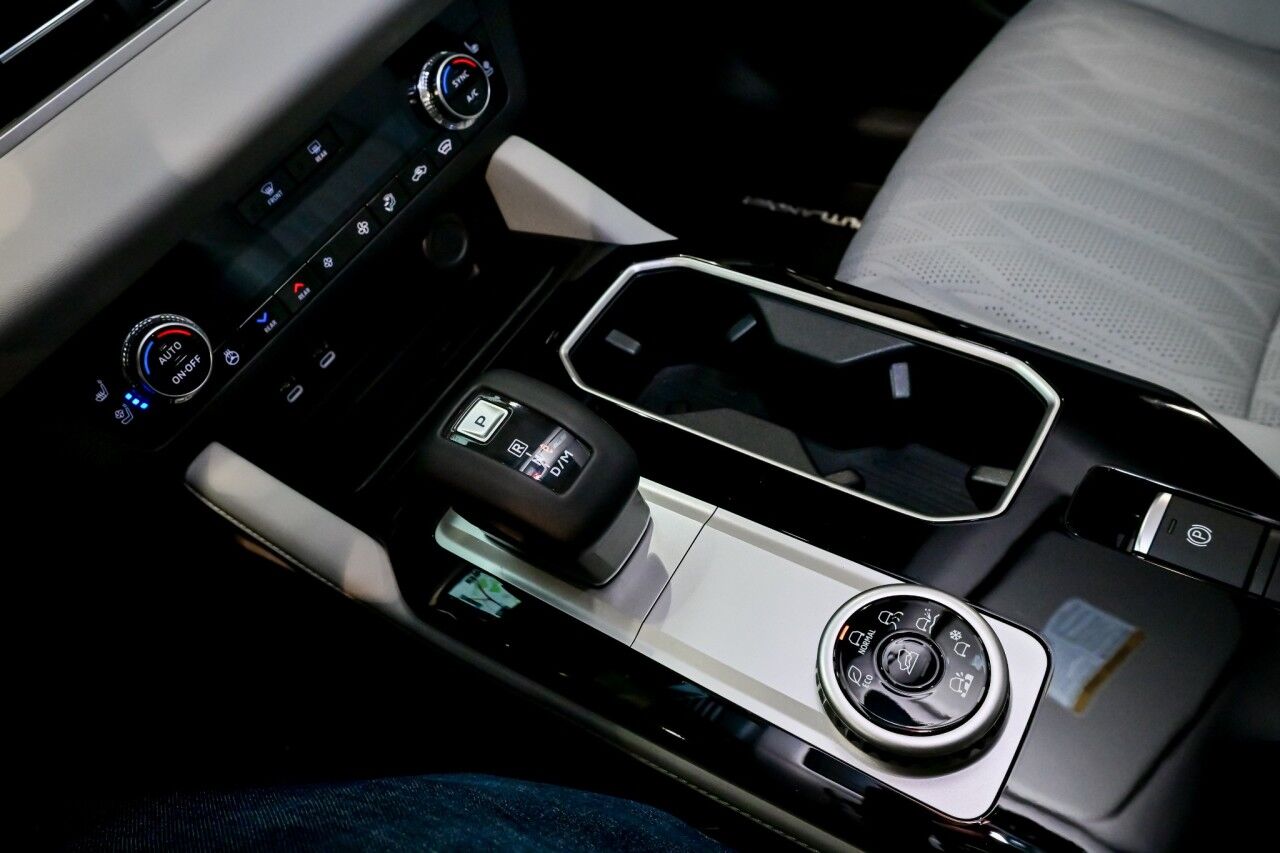 2025 Mitsubishi Outlander Platinum Edition Springfield NJ