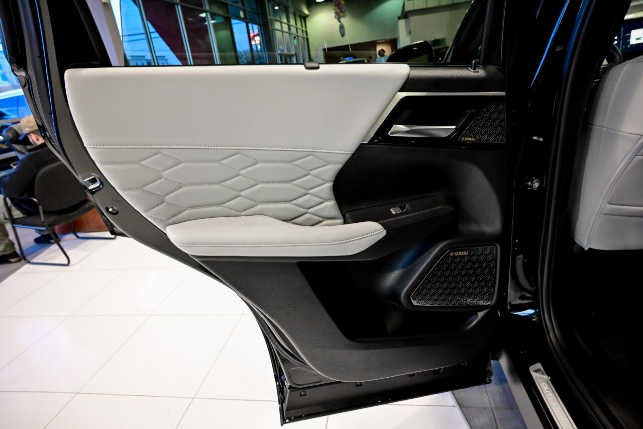 2025 Mitsubishi Outlander Platinum Edition Springfield NJ