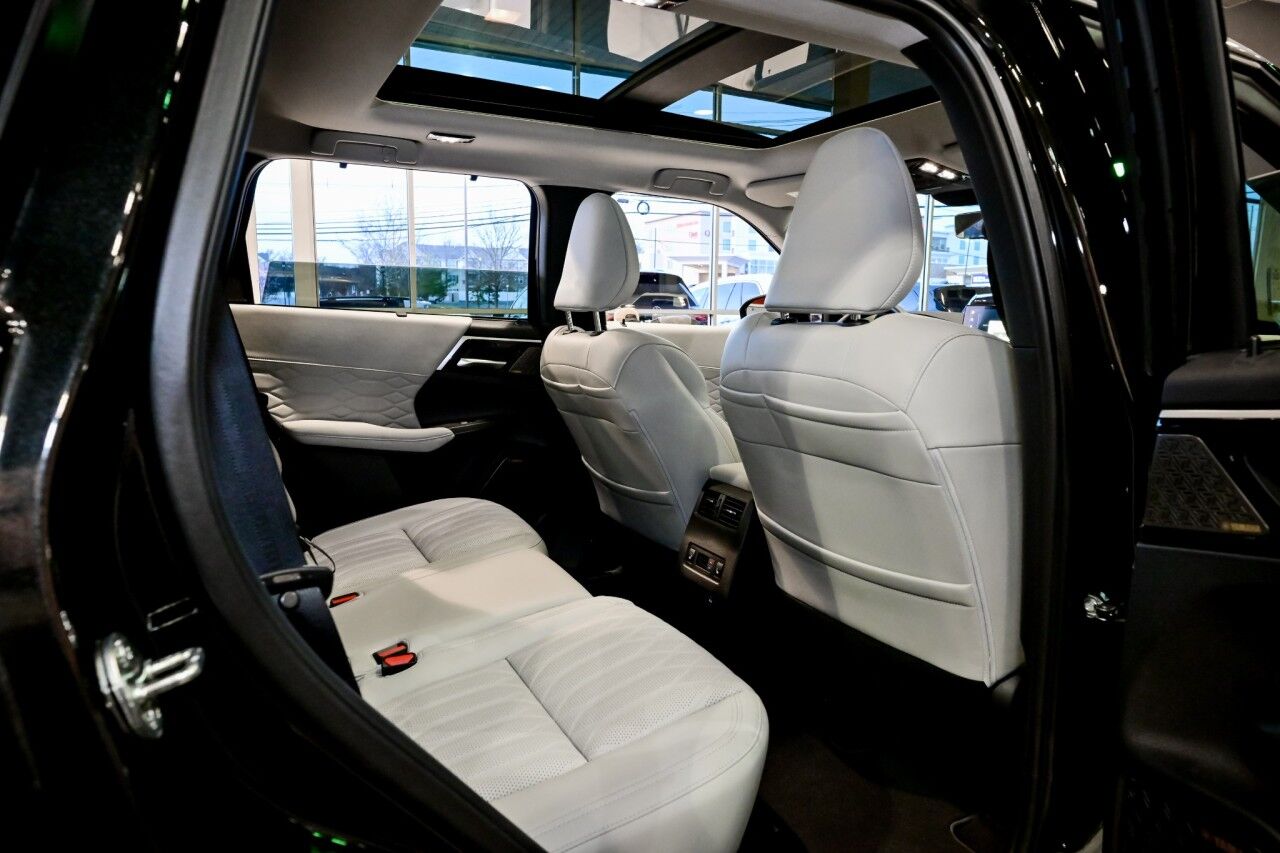 2025 Mitsubishi Outlander Platinum Edition Springfield NJ