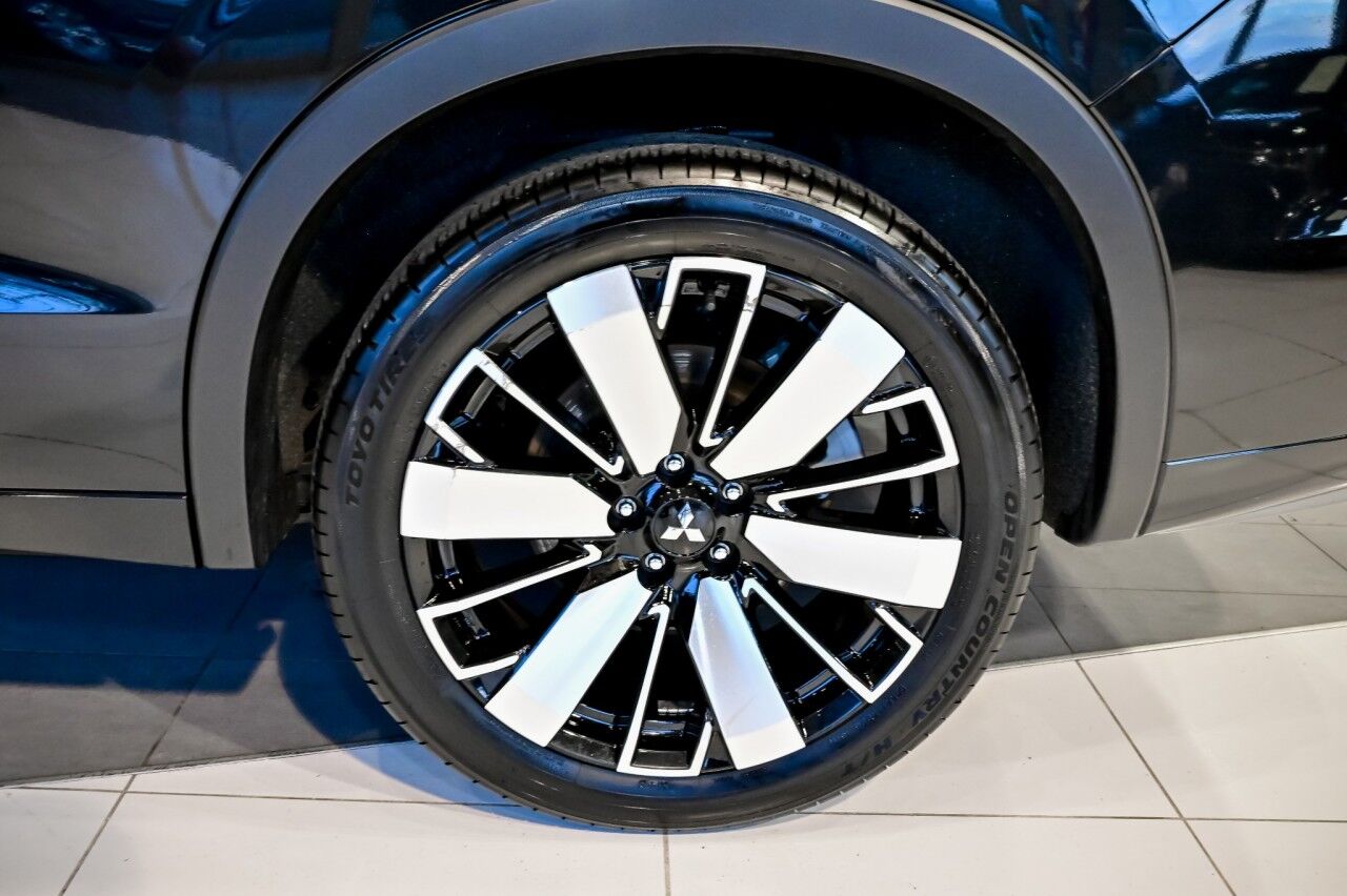 2025 Mitsubishi Outlander Platinum Edition Springfield NJ