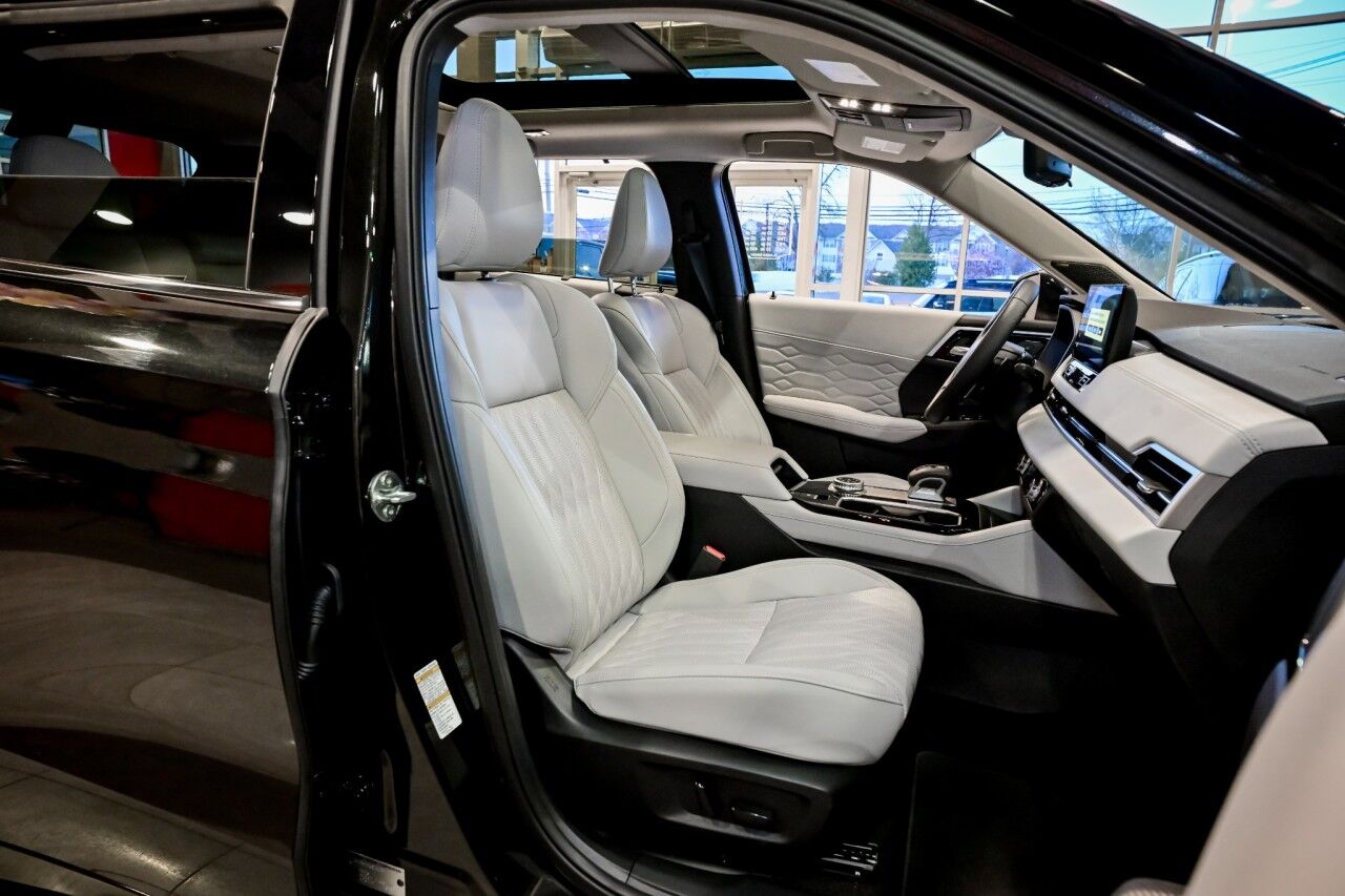 2025 Mitsubishi Outlander Platinum Edition Springfield NJ