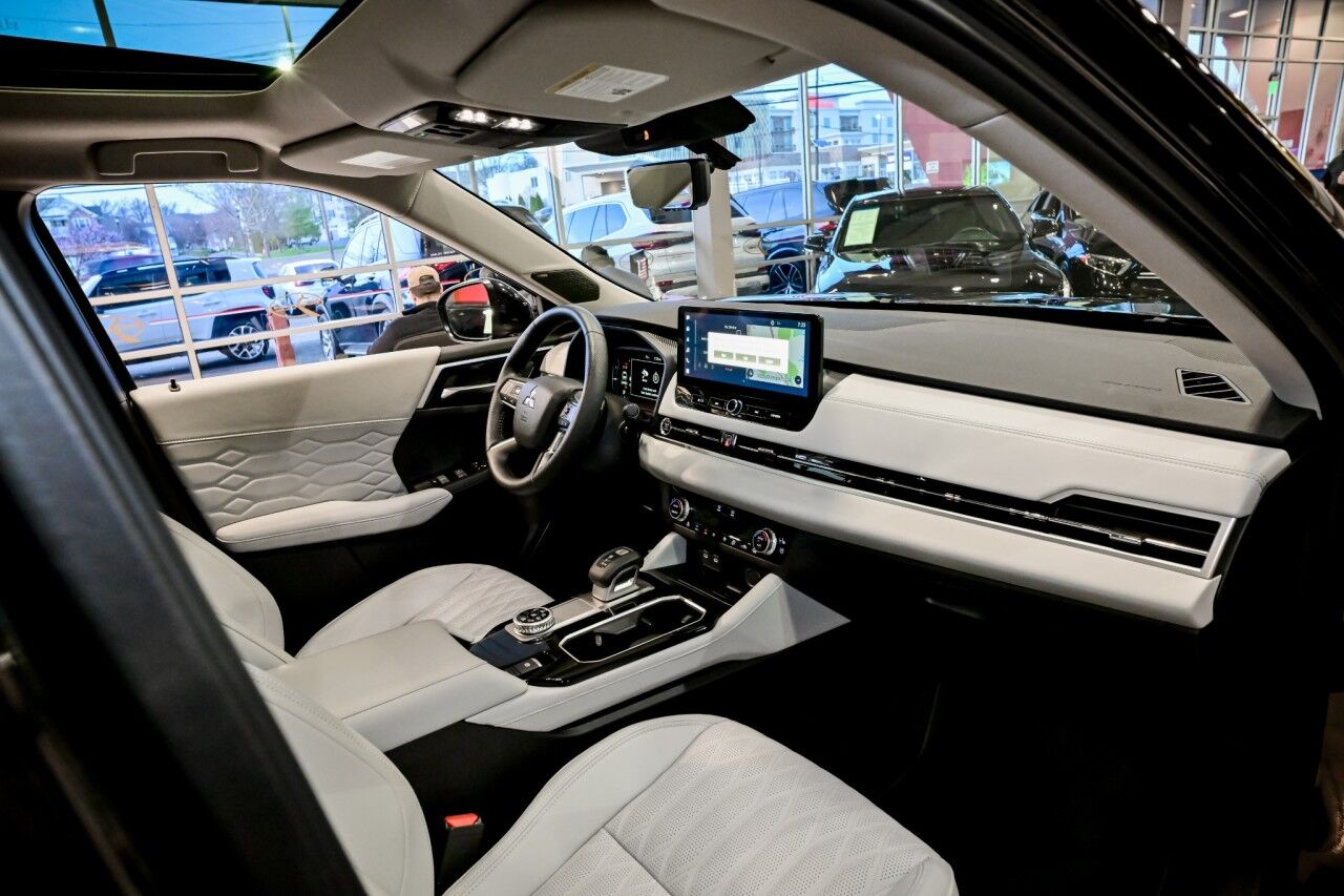 2025 Mitsubishi Outlander Platinum Edition Springfield NJ