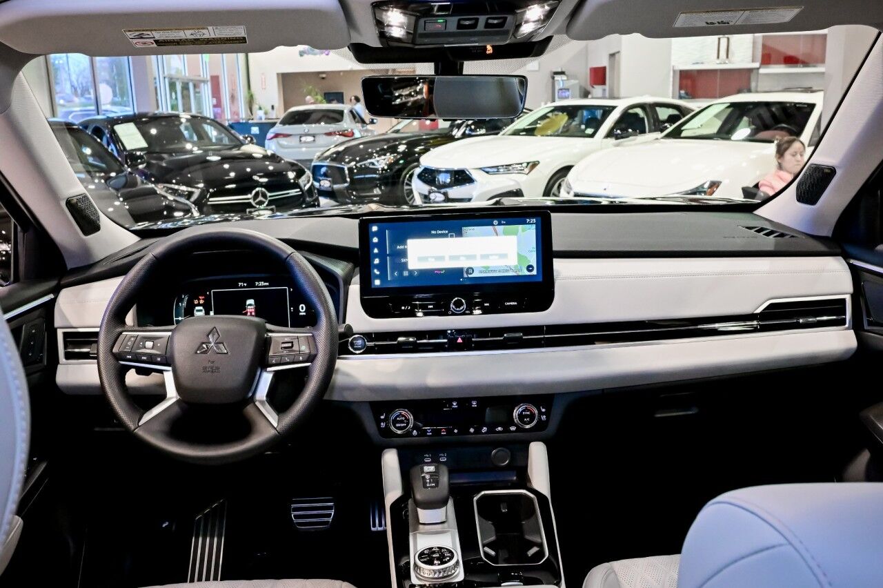 2025 Mitsubishi Outlander Platinum Edition Springfield NJ