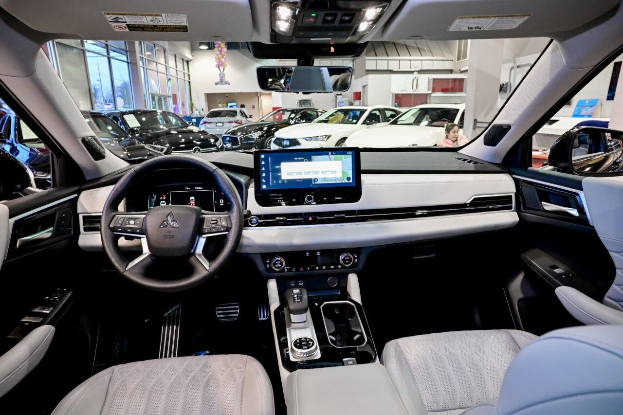 2025 Mitsubishi Outlander Platinum Edition Springfield NJ