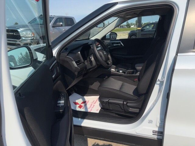 2025 Mitsubishi Outlander Plug-In Hybrid ES Whitecourt AB
