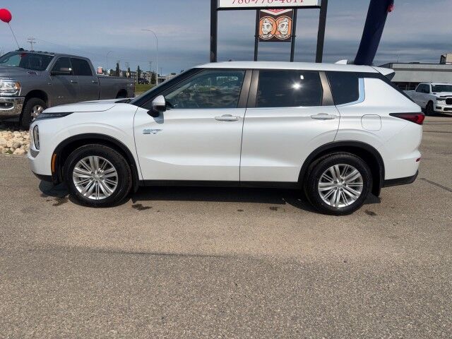 2025 Mitsubishi Outlander Plug-In Hybrid ES Whitecourt AB