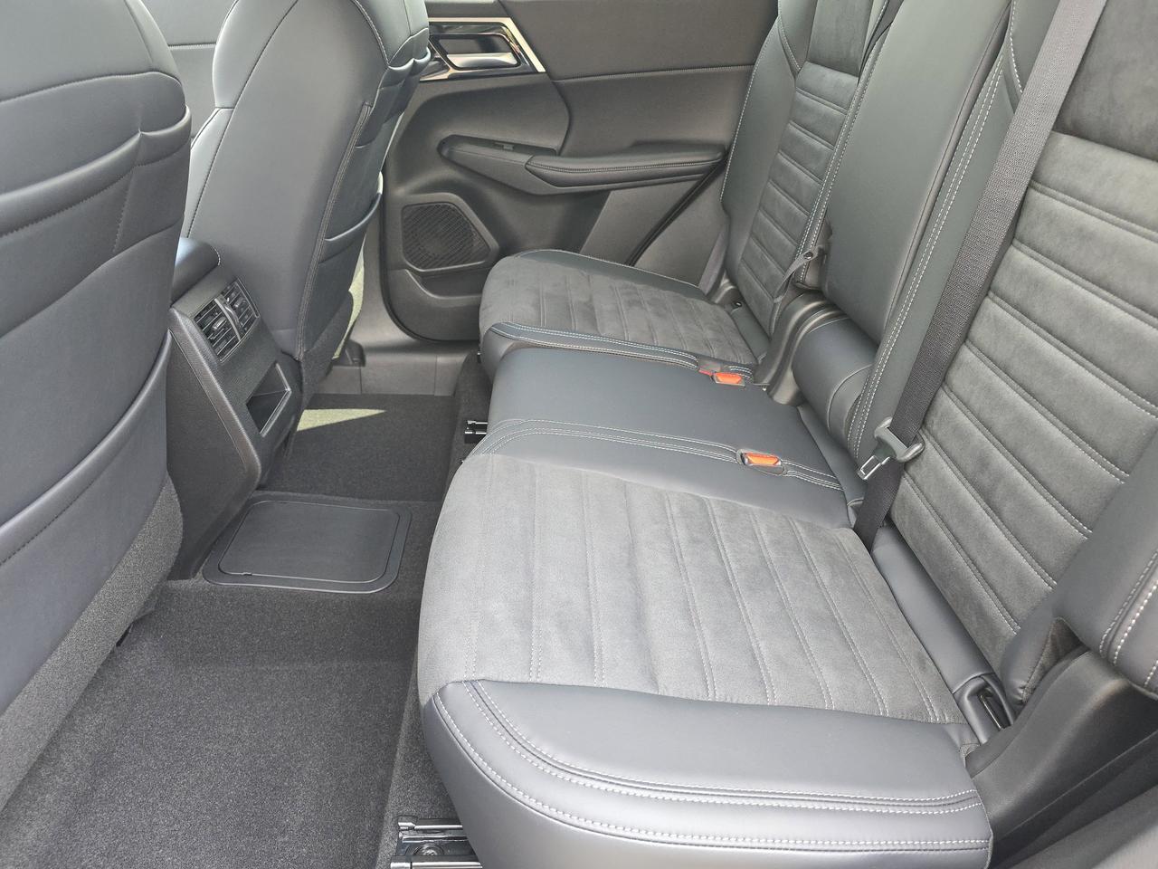 2025 Mitsubishi Outlander Plug-In Hybrid SE Chattanooga TN