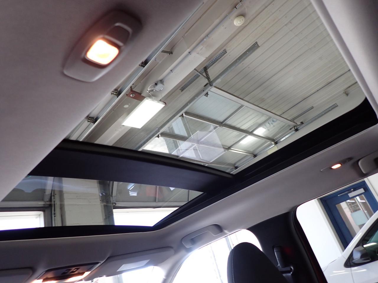 2025 Mitsubishi Outlander Plug-In Hybrid SE S-AWC PLUG IN HYBRID SUNROOF Listowel ON