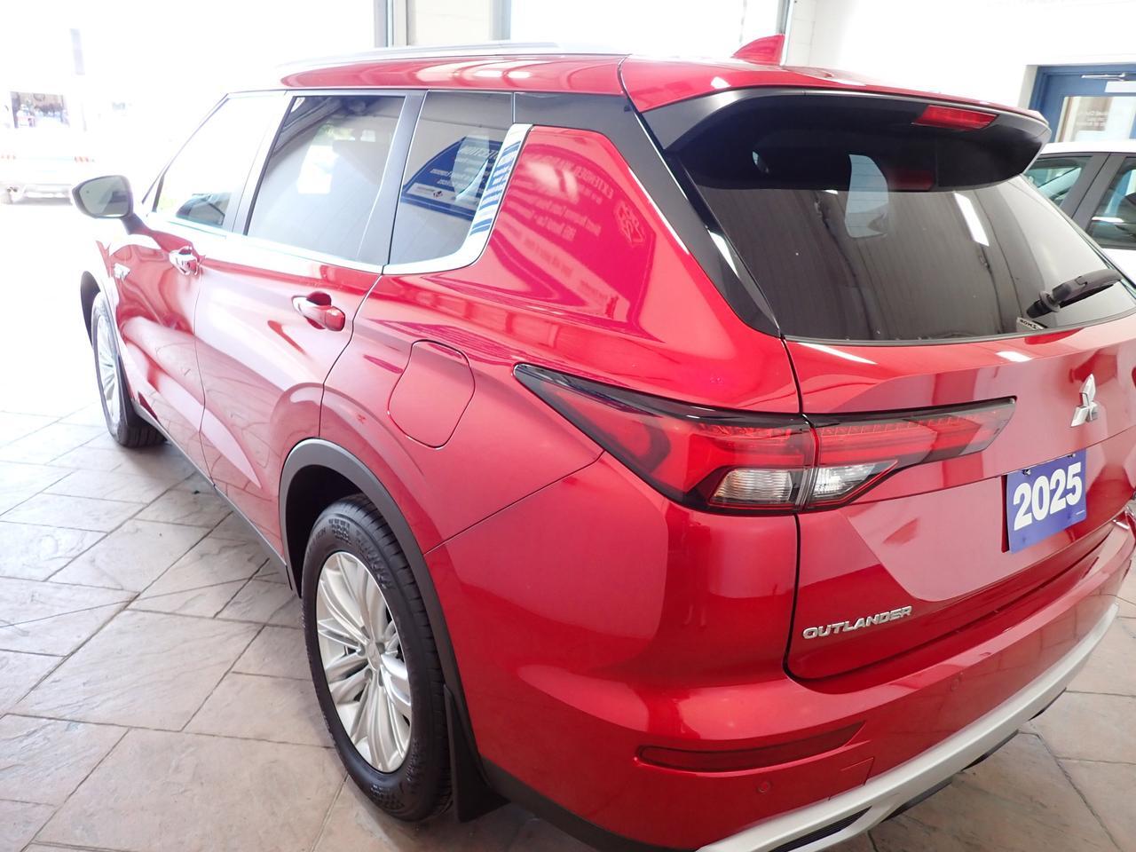 2025 Mitsubishi Outlander Plug-In Hybrid SE S-AWC PLUG IN HYBRID SUNROOF Listowel ON