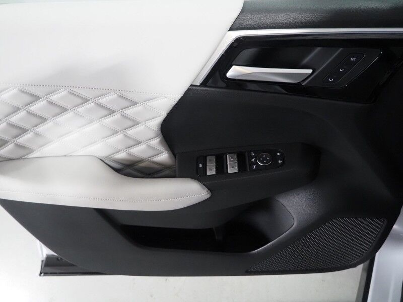 2025 Mitsubishi Outlander Plug-In Hybrid SEL AWD *NAVIGATION, ADAPTIVE CRUISE, SAFETY ALERTS, 360 VIEW CAMERAS, PANORAMA MOONROOF, LEATHER, HEATED SEATS/STEERING, 20 INCH WHEELS, WIRELESS CHARGING, ANDROID & APPLE Round Rock TX