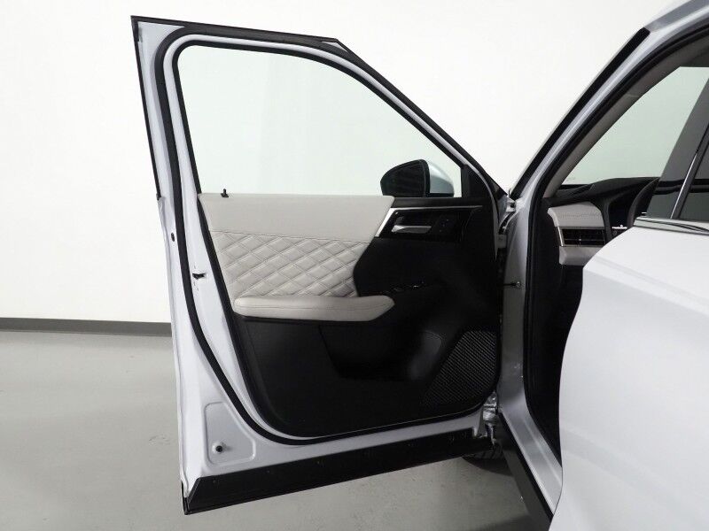 2025 Mitsubishi Outlander Plug-In Hybrid SEL AWD *NAVIGATION, ADAPTIVE CRUISE, SAFETY ALERTS, 360 VIEW CAMERAS, PANORAMA MOONROOF, LEATHER, HEATED SEATS/STEERING, 20 INCH WHEELS, WIRELESS CHARGING, ANDROID & APPLE Round Rock TX