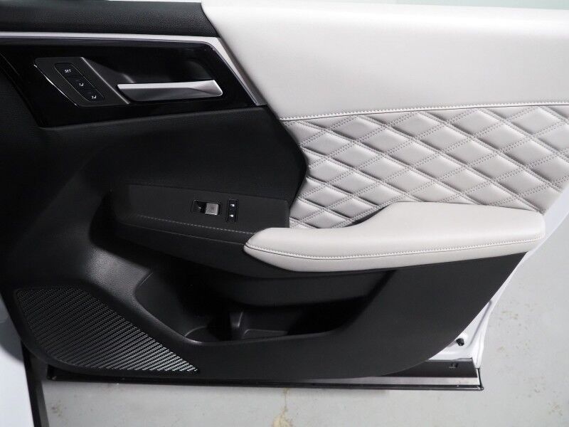 2025 Mitsubishi Outlander Plug-In Hybrid SEL AWD *NAVIGATION, ADAPTIVE CRUISE, SAFETY ALERTS, 360 VIEW CAMERAS, PANORAMA MOONROOF, LEATHER, HEATED SEATS/STEERING, 20 INCH WHEELS, WIRELESS CHARGING, ANDROID & APPLE Round Rock TX