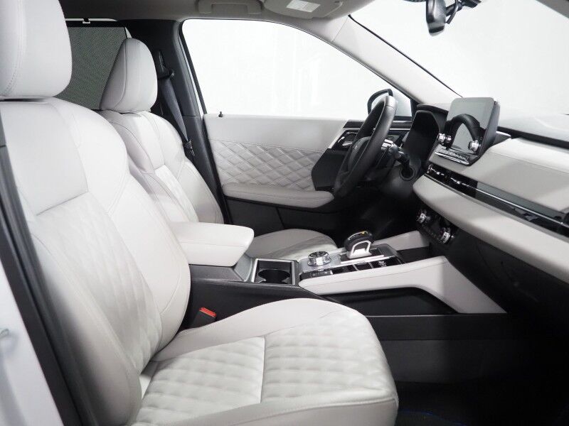 2025 Mitsubishi Outlander Plug-In Hybrid SEL AWD *NAVIGATION, ADAPTIVE CRUISE, SAFETY ALERTS, 360 VIEW CAMERAS, PANORAMA MOONROOF, LEATHER, HEATED SEATS/STEERING, 20 INCH WHEELS, WIRELESS CHARGING, ANDROID & APPLE Round Rock TX