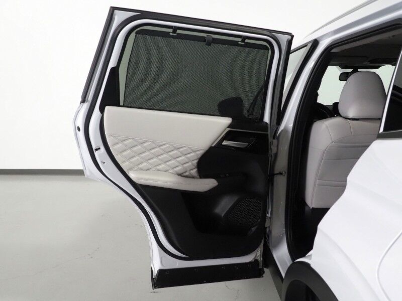 2025 Mitsubishi Outlander Plug-In Hybrid SEL AWD *NAVIGATION, ADAPTIVE CRUISE, SAFETY ALERTS, 360 VIEW CAMERAS, PANORAMA MOONROOF, LEATHER, HEATED SEATS/STEERING, 20 INCH WHEELS, WIRELESS CHARGING, ANDROID & APPLE Round Rock TX