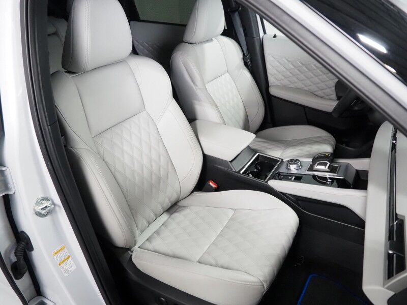 2025 Mitsubishi Outlander Plug-In Hybrid SEL AWD *NAVIGATION, ADAPTIVE CRUISE, SAFETY ALERTS, 360 VIEW CAMERAS, PANORAMA MOONROOF, LEATHER, HEATED SEATS/STEERING, 20 INCH WHEELS, WIRELESS CHARGING, ANDROID & APPLE