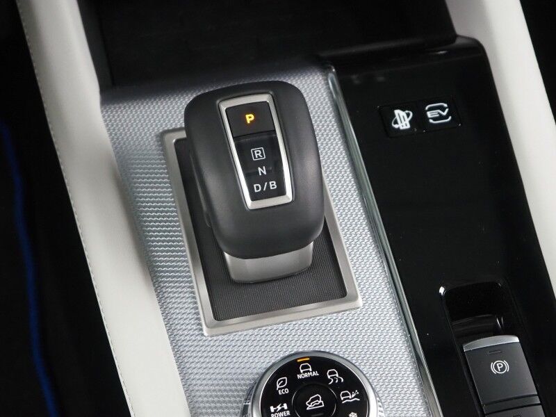 2025 Mitsubishi Outlander Plug-In Hybrid SEL AWD *NAVIGATION, ADAPTIVE CRUISE, SAFETY ALERTS, 360 VIEW CAMERAS, PANORAMA MOONROOF, LEATHER, HEATED SEATS/STEERING, 20 INCH WHEELS, WIRELESS CHARGING, ANDROID & APPLE Round Rock TX