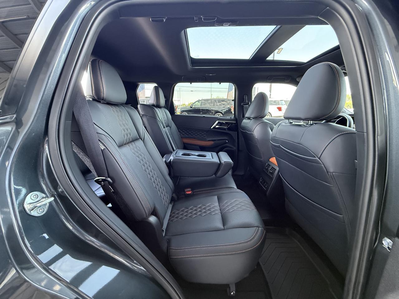 2025 Mitsubishi Outlander Plug-In Hybrid SEL Knoxville TN