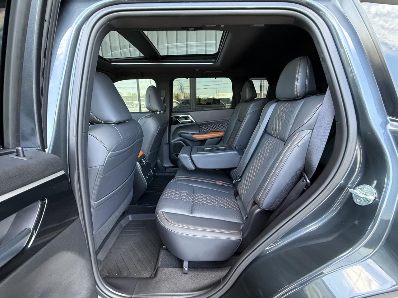 2025 Mitsubishi Outlander Plug-In Hybrid SEL Knoxville TN